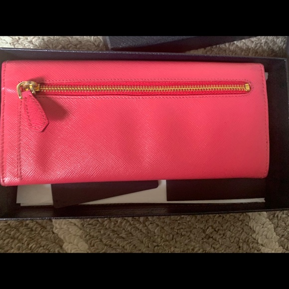 Gorgeous! Authentic Pink Prada Wallet - Picture 7 of 13